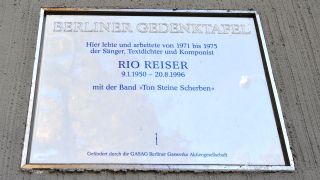 Rio Reiser-Gedenktafel am Tempelhofer Ufer (Foto: imago images / Klaus Martin Höfer)