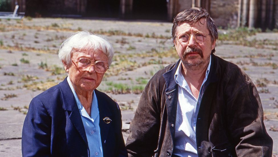 Wolf Biermann, deutscher Lyriker und Liedermacher, mit seiner Mutter Emma, Deutschland 1992. (Quelle: imago images/United Archives)