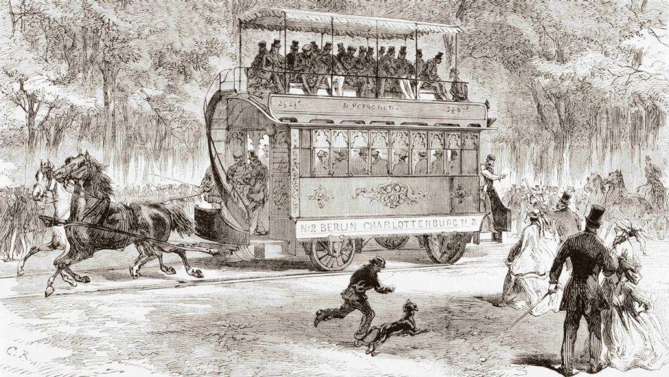 Die Geschichte der Straßenbahn in Berlin beginnt 1865 mit der Eröffnung einer Pferdebahn vom Brandenburger Tor nach Charlottenburg.