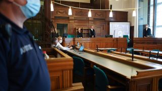 Blick in den Saal 700 des Kriminalgerichts Moabit. In dem Saal findet eine Hauptverhandlung gegen den 44-jährigen Nasser Rammou statt. (Quelle: dpa/Jörg Carstensen)