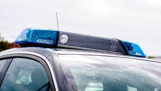 August 2020: Polizeifahrzeug, Einsatzfahrzeug mit Blaulicht (Quelle: dpa/K. Schmitt)