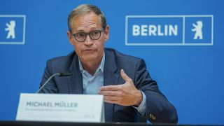 Archivbild: Michael Müller (SPD), Regierender Bürgermeister, spricht bei einer Pressekonferenz nach der Sitzung des Berliner Senats. (Quelle: dpa/J. Carstensen)