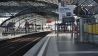 Kein Zugverkehr am Berliner Hauptbahnhof auf Grund eines GDL-Streiks. (Quelle: dpa/A. Zapotocky)
