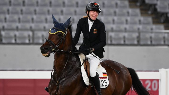 Die Moderne Fünfkämpferin Annika Schleu verzweifelt auf Pferd Saint Boy