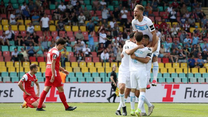 Der FC Viktoria bejubelt das 3:0 gegen Kaiserslautern (Quelle:imago/Contrast)