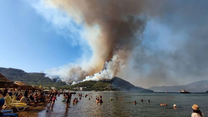 Waldbrand in der Nähe von Marmaris an der türkischen Ägäis (Quelle: imago images/Khasanov)