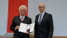 Karl-Heinz Hegenbart (67) mit dem Verdienstkreuz am Bande (Quelle: Volker Tanner, Staatskanzlei)