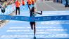 Gotytom Gebreslase, Gewinnerin des 47. Berlin Marathon 2021, am 26.09.2021. (Quelle: dpa/Jean MW)