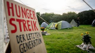 Ein Camp von Hungerstreikenden ist im Regierungsviertel aufgebaut. (Quelle: dpa/Kay Nietfeld)