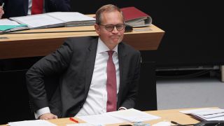 Michael Müller (SPD), Regierender Bürgermeister, sitzt bei der letzten Plenarsitzung vor der Wahl im Berliner Abgeordnetenhaus. (Quelle: dpa/Jörg Carstensen)