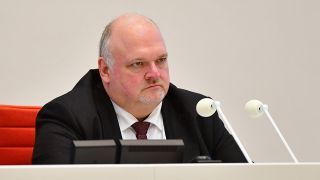 Andreas Galau (AfD), Vizepräsident des Landtages, während der Sitzung des Brandenburger Landtages (Bild: dpa/Soeren Stache)