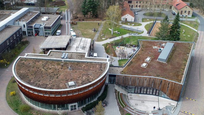 Der Waldcampus der Hochschule für nachhaltige Entwicklung Eberswalde (HNEE), Luftaufnahme mit einer Drohne. (Quelle: Patrick Pleul/dpa)