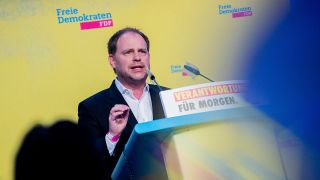 Christoph Meyer, Landesvorsitzender der FDP Berlin, spricht am 26.02.2021 beim Parteitag der FDP Berlin (Quelle: dpa/Christoph Soeder)