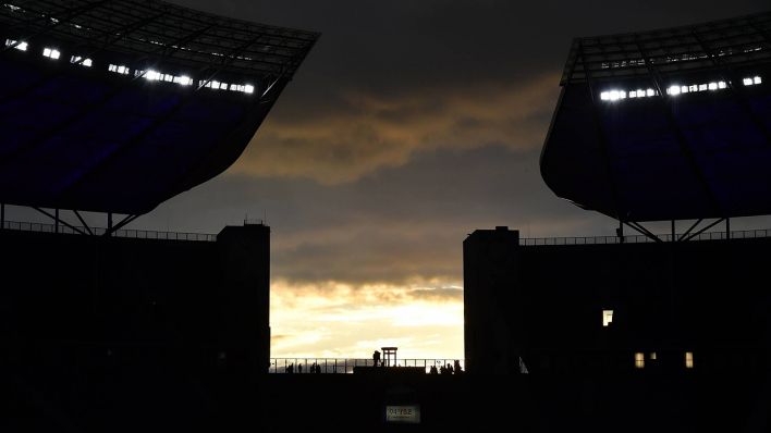 Das Berliner Olympiastadion in der Dämmerung(Bild: imago images/Zink)