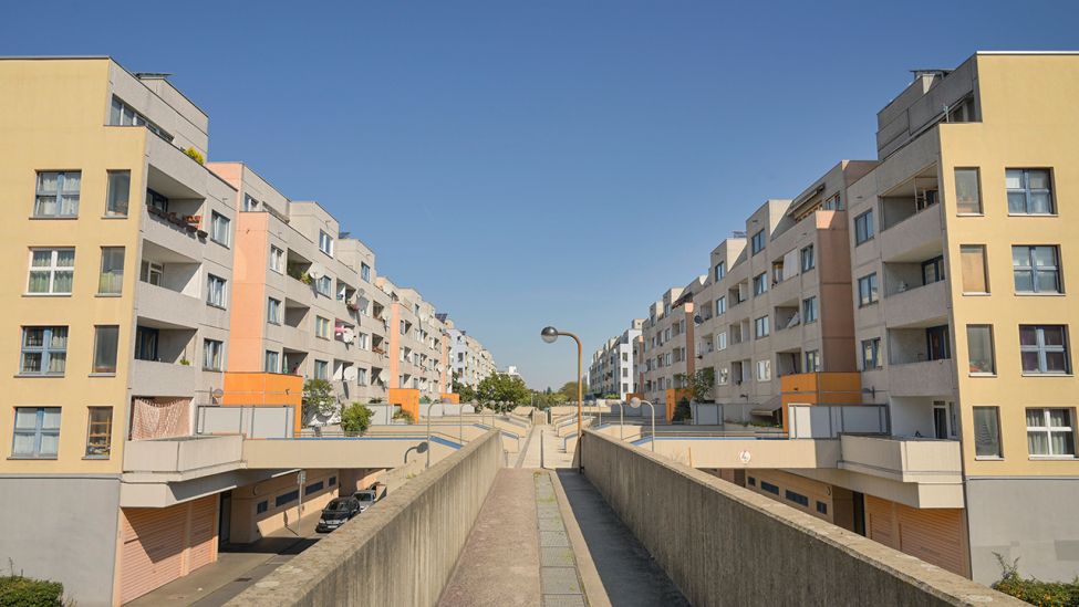 Joseph-Schmidt-Straße, High-Deck-Siedlung in Berlin (Quelle: imago images/Schoening)