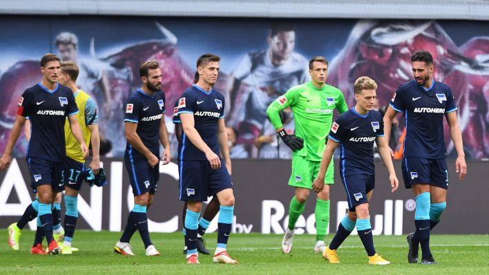 Herthas Spieler nach der Niederlage in Leipzig. Quelle: imago images/Revierfoto