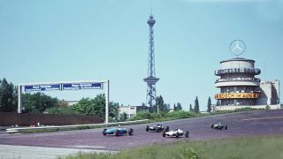Die Berliner Avus während eines Rennens im Jahr 1964 (imago images)