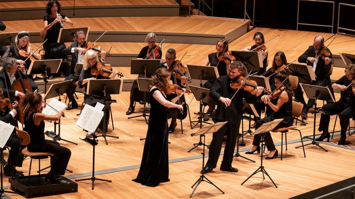 Symbolbild: Das "Chamber Orchestra of Europe" spielt während der Welcome Back Week im Kammermusiksaal (Bild: Berliner Philharmoniker/Lena Laine)