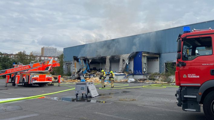 Brand einer lagerhalle in Berlin-Marzahn Marzahner Chaussee. (Quelle: rbb/Daehler)
