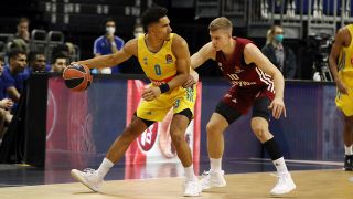 Alba Berlin's Maodo Lo (left) in the game against Bayern Munich (imago images / O. Behrendt)