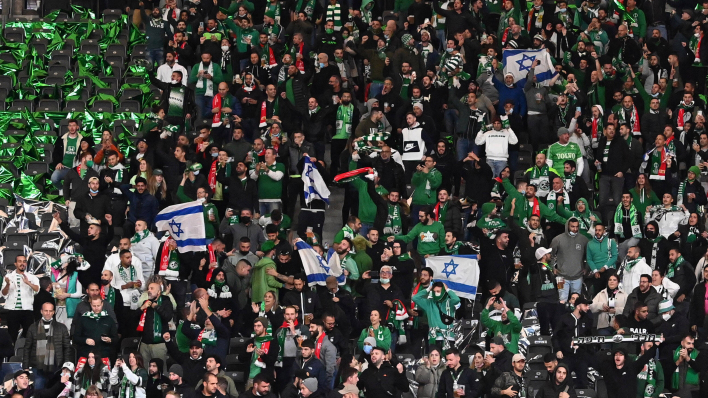 Fans von Maccabi Haifa im Berliner Olympiastadion. Quelle: imago images/Matthias Koch