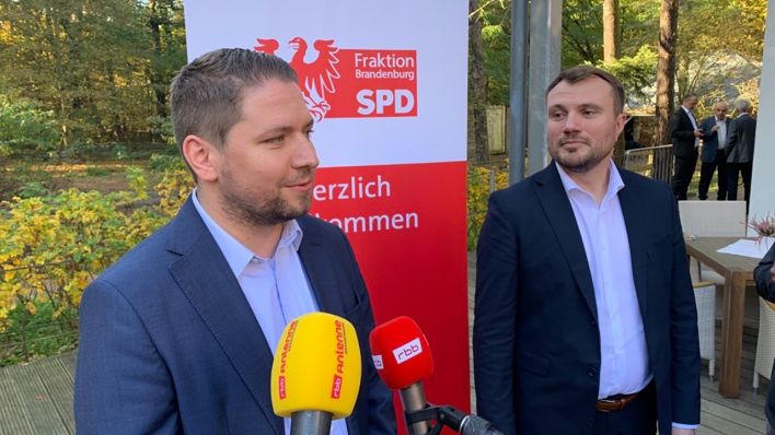 Die neue Spitze der Brandenburger SPD-Fraktion, der Parlamentarische Geschäftsführer Ludwig Scheetz (links) und Fraktionschef Daniel Keller (rechts) (Quelle: rbb)