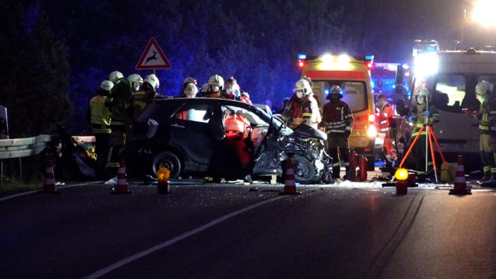 Feuerwehreinsatz nach einem Verkehrsunfall in Falkensee. (Bild: NonstopNews)