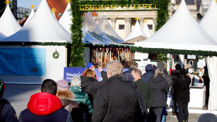 Weihnachtsmarkt Gendarmenmarkt (Quelle: dpa/Carsten Koall)