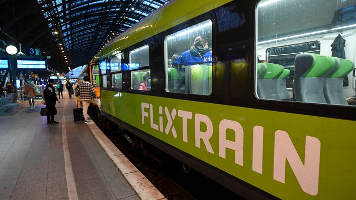 Ein Flixtrain-Zug (Quelle: dpa/Roberto Pfeil)