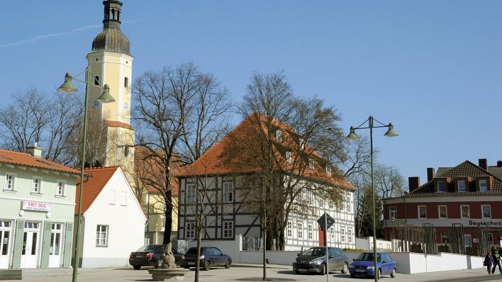 Archivbild: Die Wilhelm-Pieck-Straße im Zentrum von Lauchhammer, Brandenburg. (Quelle: dpa/B. Settnik)