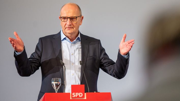 Dietmar Woidke, Landesvorsitzender der Brandenburger SPD und Ministerpräsident von Brandenburg, spricht beim Landesparteitag der SPD Brandenburg. (Quelle: dpa/M. Skolimowska)
