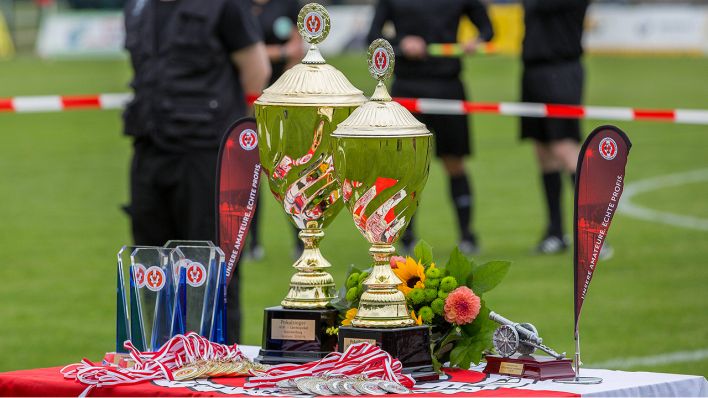 Das ist das Ding - Der Fußball-Landespokal von Brandenburg(Bild: imago images/Fotostand)