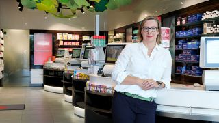 Melanie Dolfen, Inhaberin von zwei Apotheken in Berlin-Friedrichshain und Berlin-Mitte, die auch medizinisches Cannabis verkauft (Quelle: Presse)