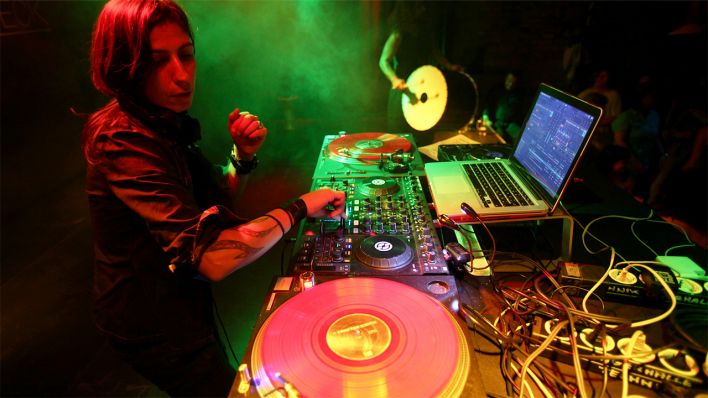 DJ Ipek Ipekcioglu (Quelle: Philippe Frese)