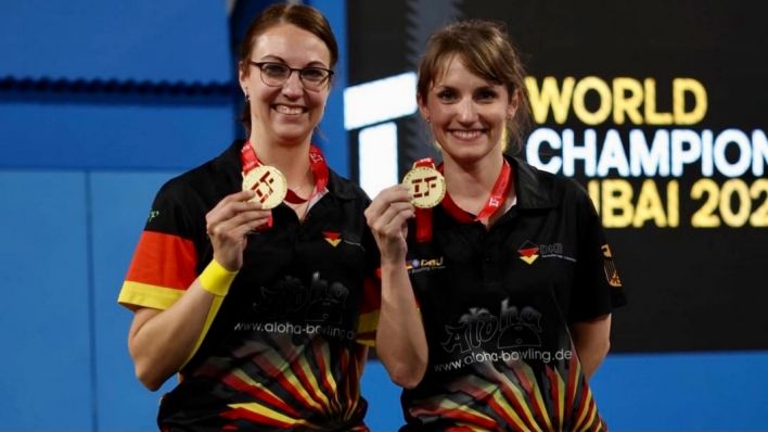 Glückliche WM-Gewinnerinnen im Bowling Damen-Doppel: Die Brandenburgerin Janin Ribguth und Martina Schütz(Bild: privat)