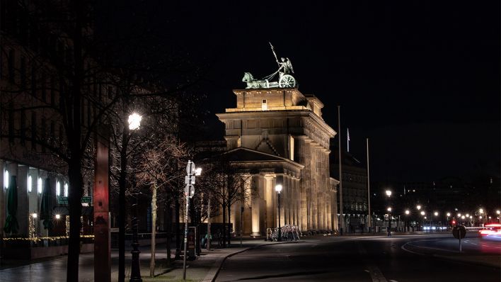 Symbolbild: Verweist ist der Bereich um das Brandenburger Tor. (Quelle: dpa/Paul Zinken)