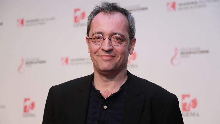 Rainald Grebe auf dem Roten Teppich bei der Verleihung des Deutschen Musikautorenpreises im The Ritz-Carlton Berlin. (Quelle: dpa)
