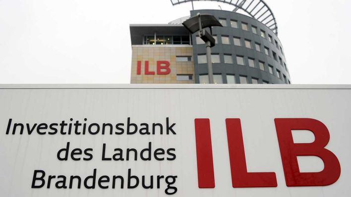 ARCHIV - 13.02.2012, Brandenburg, Potsdam: Sitz der Investitionsbank des Landes Brandenburg (ILB) in Potsdam. (Quelle: ZB/Bernd Settnik)