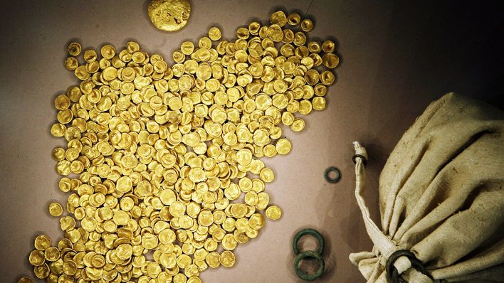 Symbolbild: Im Kelten- und Römermuseum bei Ingolstadt wird ein keltischer Goldschatz ausgestellt. (Quelle: dpa/F. Mächler)