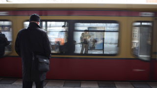 Symbolbild: Probleme bei der Bahn sorgen im Februar 2010 für Behinderungen bei der S-Bahn Berlin. (Quelle: imago images/Michael Schulz)imago images/Michael Schulz