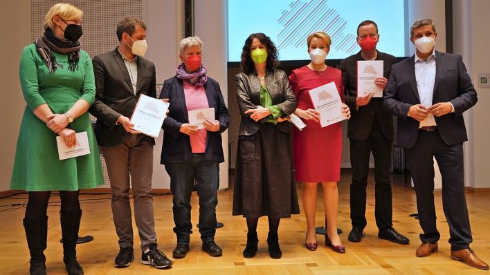 Vorstellung des rot-grün-roten Koalitionsvertrags 2021-2026 in Berlin (Bild: imago images/Bernd Elmenthaler)