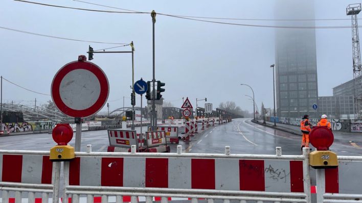 Die gesperrte Elsenbrücke in Berlin (Quelle: rbb/Ozsvath)