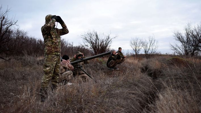 Soldaten der 46. Spezialeinheit des Bataillon Donbass Kampfverbands haben in der Oblast Donezk eine neue Stellung bezogen. (Quelle: dpa/Markiian Lyseiko)