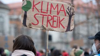 Bei einer Demonstration der Klimaaktivisten in Berlin. (Quelle: dpa/Christophe Gateau)