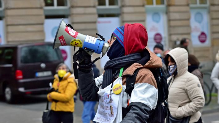 Demonstration der Querdenkerbewegung in Frankfurt am Main am 15.1.2022. (Quelle: dpa/Daniel Kubirski)