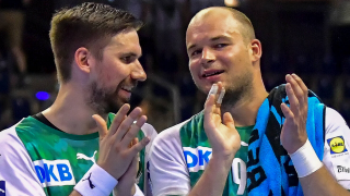Die Berliner Handballer Paul Drux (r.) und Fabian Wiede (l.). Quelle: imago images/Jan Huebner
