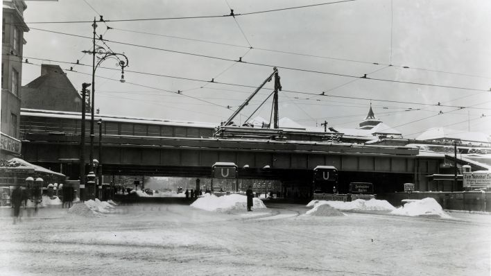 Bahnhof Zoologischer Garten an der Überführung zur Hardenbergstrasse am 16.02.1940 (Quelle: Historische Sammlung der Deutschen Bahn AG)
