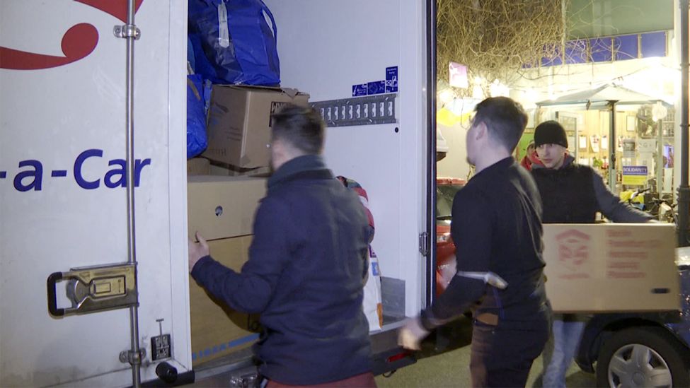 Georgier sammelt 70 Tonnen Hilfsgüter in 28 Stunden und fährt mit mehreren LKW in die Ukraine. Aufnahme vom 27.02.2022 in Berlin. (Quelle: TV News Kontor)