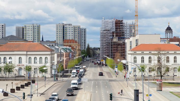 Die Breite Straße in der Potsdamer Innenstadt führt an der Baustelle der Garnisonkirche vorbei. (Quelle: dpa/Soeren Stache)