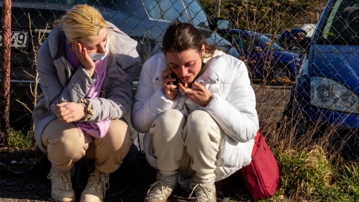 Geflüchtete Frauen an der Grenze von Polen zur Ukraine. Bild: picture alliance / NurPhoto